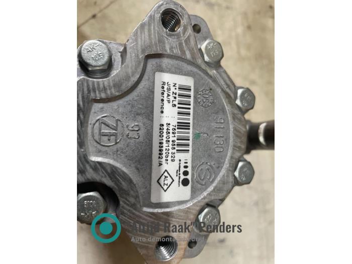 Stuurpomp van een Renault Master II (FD/HD) 3.0 dCi 16V 140 2006