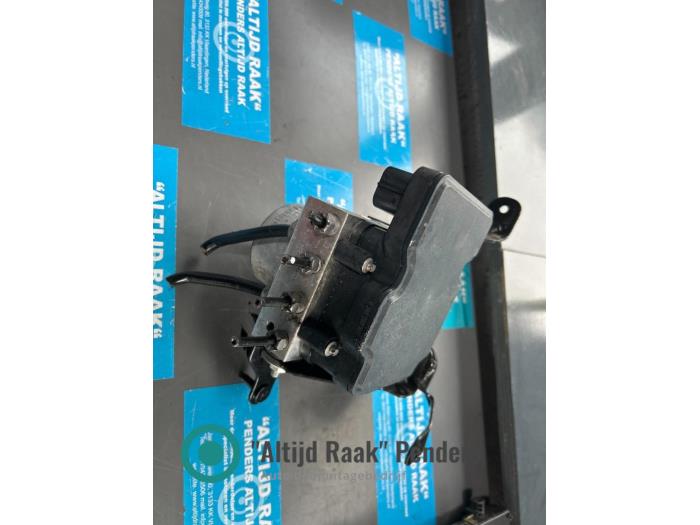 Gebruikte ABS Pomp Renault Master III (EV/HV/UV/VA/VB/VD/VF/VG/VJ) 2.3 dCi 135 16V RWD Prijs op aanvraag aangeboden door "Altijd Raak" Penders