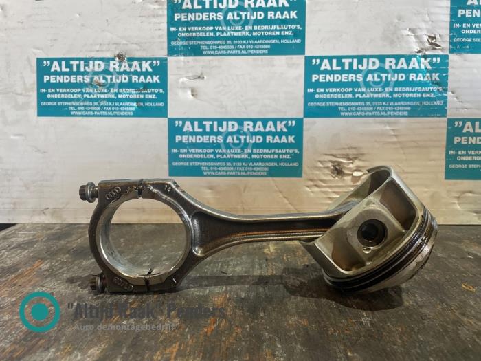 Drijfstang van een Lamborghini Huracan 5.2 V10 LP 610-4 2015