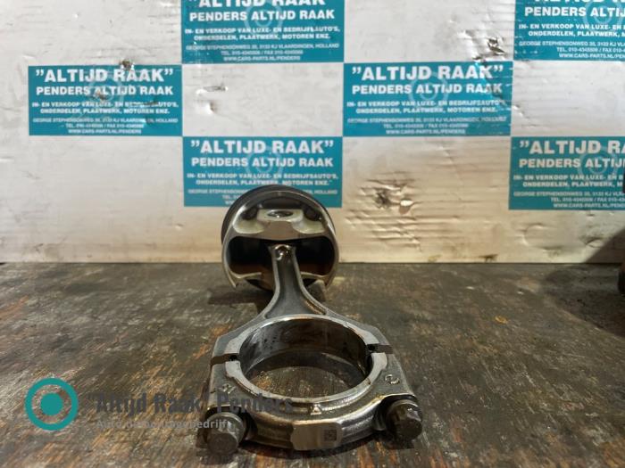 Drijfstang van een Lamborghini Huracan 5.2 V10 LP 610-4 2015