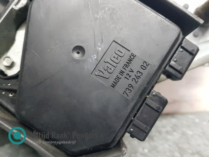 Ruitenwismotor+Mechaniek van een Alfa Romeo GTV (916) 2.0 16V Twin Spark 1998