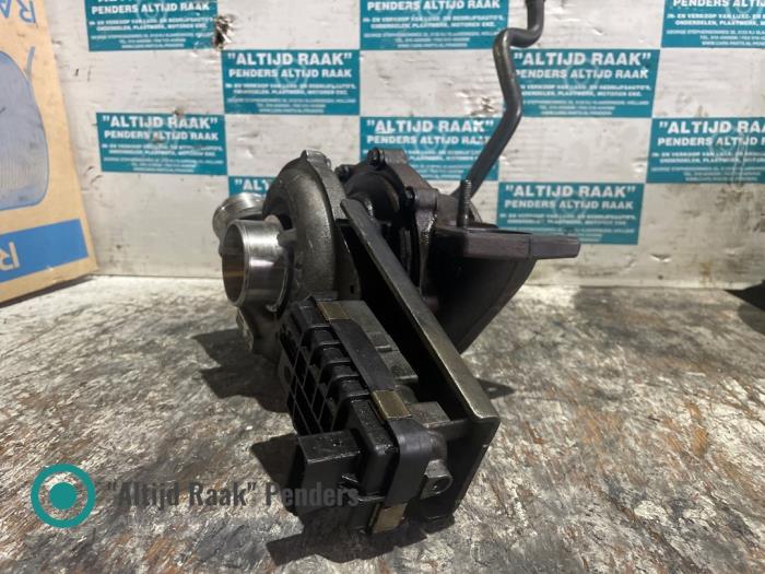 Turbo van een Volvo V70 (BW) 2.4 D5 20V 2008