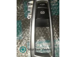 Gebruikte Schakelaar handrem BMW 5 serie (F10) Prijs op aanvraag aangeboden door "Altijd Raak" Penders