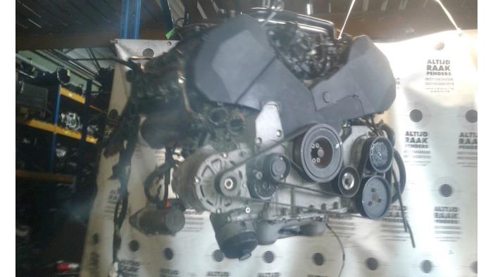 Motor van een Volkswagen Touareg (7LA/7L6) 4.2 V8 40V 2006