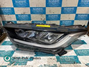 Gebruikte Koplamp links Toyota Yaris IV (P21/PA1/PH1) 1.6 GR Prijs op aanvraag aangeboden door "Altijd Raak" Penders