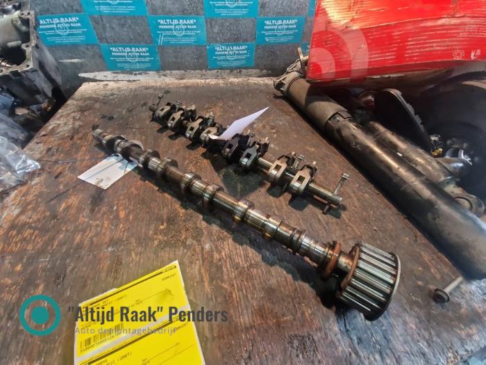 Gebruikte Nokkenas set Renault Trafic New (FL) 2.5 dCi 16V 145 Prijs op aanvraag aangeboden door "Altijd Raak" Penders