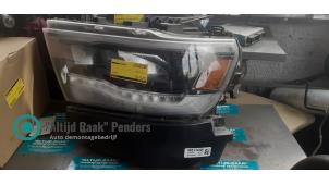 Gebruikte Linker Koplamp Dodge Ram 1500 Crew Cab (DS/DJ/D2) 5.7 V8 Hemi 2500 4x4 Prijs op aanvraag aangeboden door "Altijd Raak" Penders