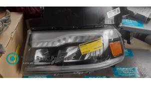 Gebruikte Rechter Koplamp Dodge Ram 1500 Crew Cab (DS/DJ/D2) Prijs op aanvraag aangeboden door "Altijd Raak" Penders