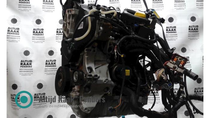 Gebruikte Motor Renault Trafic New (FL) 1.9 dCi 100 16V Prijs op aanvraag aangeboden door "Altijd Raak" Penders