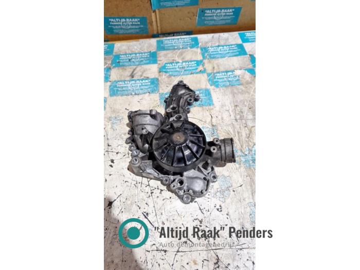 Waterpomp van een Mercedes-Benz ML III (166) 5.5 ML-63 AMG V8 32V Biturbo 2013