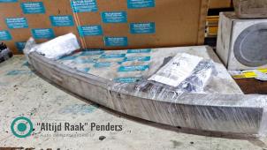 Gebruikte Bumperbalk voor Mercedes E (W211) 2.6 E-240 V6 18V Prijs op aanvraag aangeboden door "Altijd Raak" Penders