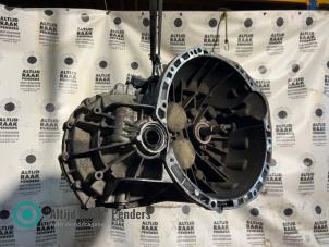 Gebruikte Versnellingsbak Renault Master III (EV/HV/UV/VA/VB/VD/VF/VG/VJ) 2.3 dCi 110 16V FWD Prijs op aanvraag aangeboden door "Altijd Raak" Penders