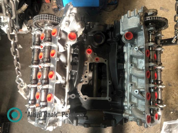 Motor van een Land Rover Range Rover Sport (LW) 4.4 SDV8 32V 2020