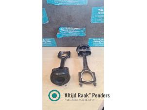 Gebruikte Zuiger Ford Fiesta 6 (JA8) 1.0 Ti-VCT 12V 65 Prijs op aanvraag aangeboden door "Altijd Raak" Penders