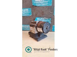 Gebruikte ABS Pomp Renault Trafic New (FL) 2.5 dCi 16V 115 FAP Prijs op aanvraag aangeboden door "Altijd Raak" Penders