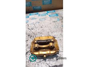 Gebruikte Remklauw (Tang) links-voor Nissan 350 Z Roadster (Z33) 3.5 V6 24V Prijs op aanvraag aangeboden door "Altijd Raak" Penders