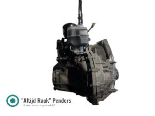 Gebruikte Schakelrobot Renault Trafic New (JL) 2.5 dCi 16V 115 FAP Prijs op aanvraag aangeboden door "Altijd Raak" Penders