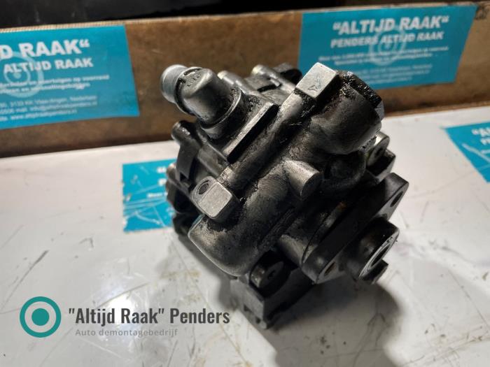 Stuurbekrachtiging Pomp van een BMW 7 serie (E65/E66/E67) 750i 4.8 32V 2006
