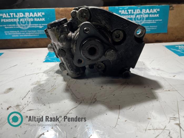 Stuurbekrachtiging Pomp van een BMW 7 serie (E65/E66/E67) 750i 4.8 32V 2006