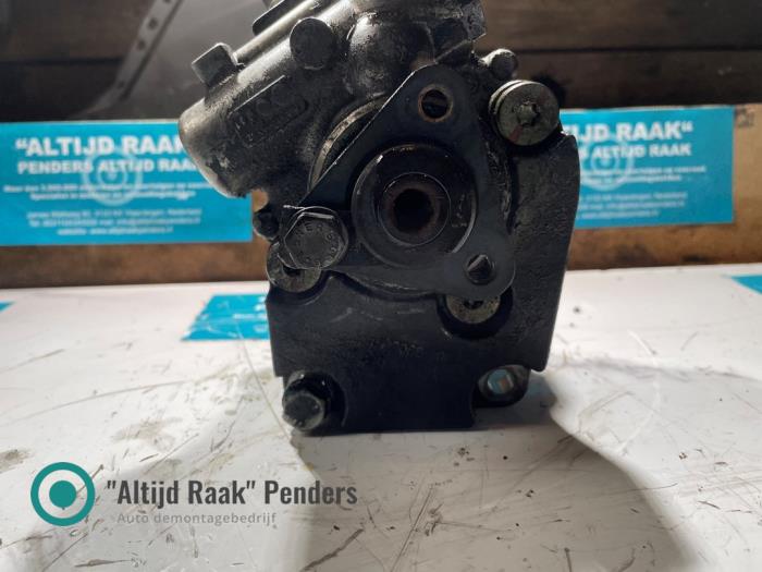 Stuurbekrachtiging Pomp van een BMW 7 serie (E65/E66/E67) 750i 4.8 32V 2006