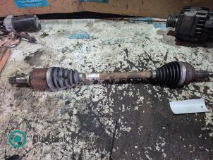 Gebruikte Aandrijfas links-voor Renault Clio IV (5R) 0.9 Energy TCE 75 12V Prijs op aanvraag aangeboden door "Altijd Raak" Penders