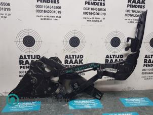 Gebruikte Achterklep Scharnier Mitsubishi Colt CZC 1.5 16V Prijs op aanvraag aangeboden door "Altijd Raak" Penders