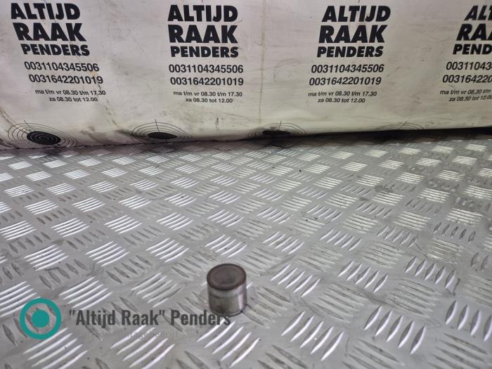 Klepstoter van een Opel Astra H GTC (L08) 1.6 16V Twinport 2010