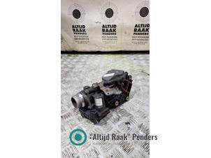 Gebruikte Gasklephuis Renault Trafic (1FL/2FL/3FL/4FL) 1.6 dCi 90 Prijs op aanvraag aangeboden door "Altijd Raak" Penders