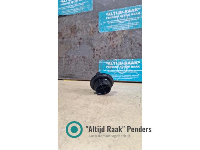 Gebruikte Oliedop Daihatsu Feroza Soft Top (F300) 1.6 DX,EL,SE 16V Hard Top Prijs op aanvraag aangeboden door "Altijd Raak" Penders