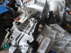 Gebruikte Versnellingsbak Renault Master Prijs op aanvraag aangeboden door "Altijd Raak" Penders