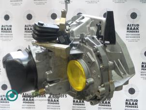Nieuwe Versnellingsbak Renault Laguna II (BG) 2.0 16V Prijs op aanvraag aangeboden door "Altijd Raak" Penders