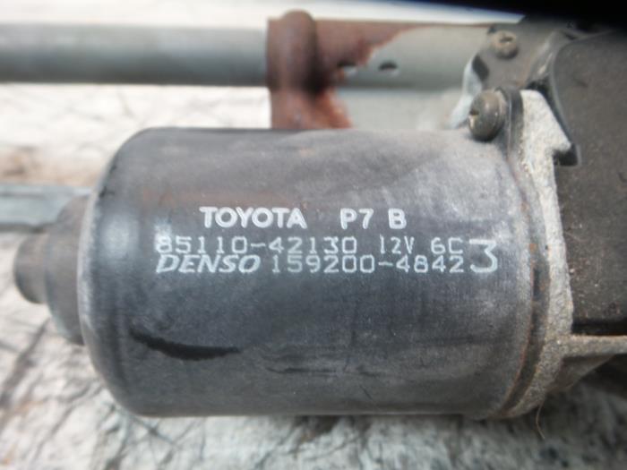 Ruitenwissermotor voor van een Toyota RAV4 (A2) 1.8 16V VVT-i 4x2 2004