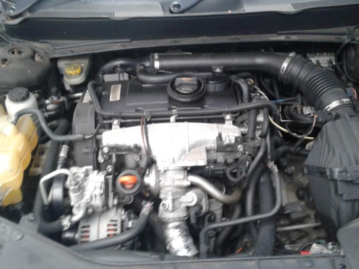 Motor van een Dodge Avenger (JS) 2.0 CRD 16V 2009