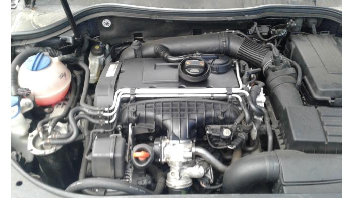 Motor van een Volkswagen Passat (3C2) 2.0 TDI 16V 140 2007