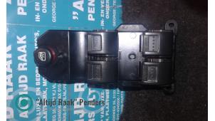 Gebruikte Elektrisch Raam Schakelaar Honda CR-V Prijs op aanvraag aangeboden door "Altijd Raak" Penders