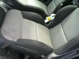 Gebruikte Voorstoel rechts Peugeot 207 CC (WB) 1.6 16V THP Prijs op aanvraag aangeboden door "Altijd Raak" Penders