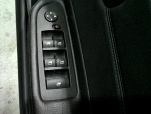 Gebruikte Ruit schakelaar elektrisch BMW 1 serie (E88) 125i 24V Prijs op aanvraag aangeboden door "Altijd Raak" Penders