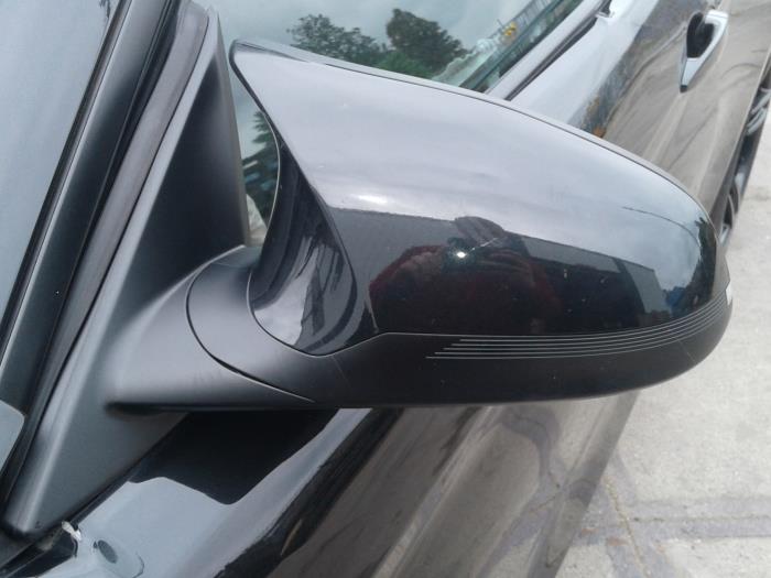 Buitenspiegel links van een BMW M4 2015