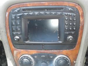 Gebruikte Radio CD Speler Mercedes SL (R230) 5.5 SL-600 V12 36V Prijs op aanvraag aangeboden door "Altijd Raak" Penders