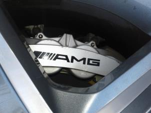 Gebruikte Remklauw (Tang) links-voor Mercedes E Combi (S211) 6.2 E-63 AMG V8 32V Prijs op aanvraag aangeboden door "Altijd Raak" Penders