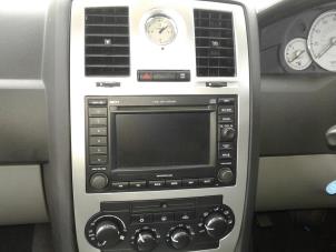 Gebruikte Radio CD Speler Chrysler 300 C 3.5 V6 24V Prijs op aanvraag aangeboden door "Altijd Raak" Penders