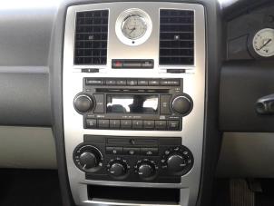 Gebruikte Radio CD Speler Chrysler 300 C 3.0 CRD V6 24V Prijs op aanvraag aangeboden door "Altijd Raak" Penders