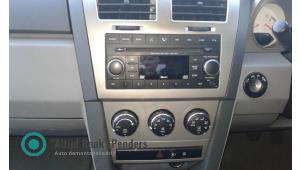 Gebruikte Radio CD Speler Dodge Avenger (JS) 2.0 CRD 16V Prijs op aanvraag aangeboden door "Altijd Raak" Penders