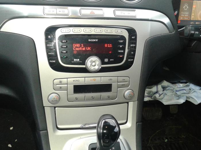 Radio CD Speler van een Ford S-Max (GBW) 2.0 TDCi 16V 140 2012