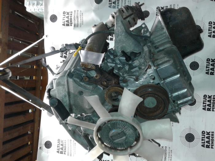 Motor van een Suzuki Grand Vitara I (FT/GT/HT) 2.5 V6 24V 2004