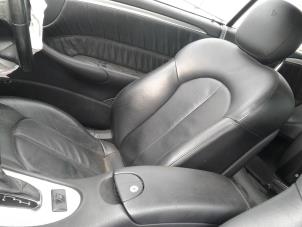 Gebruikte Voorstoel rechts Mercedes CLK (R209) 3.0 280 V6 18V Prijs op aanvraag aangeboden door "Altijd Raak" Penders