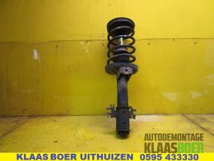 Gebruikte Veerpoot rechts-voor Opel Omega B (25/26/27) 2.2 16V Prijs € 40,00 Margeregeling aangeboden door Autodemontage Klaas Boer