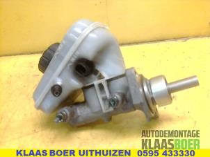 Gebruikte Hoofdremcilinder Opel Corsa C (F08/68) 1.0 12V Prijs € 45,00 Margeregeling aangeboden door Autodemontage Klaas Boer