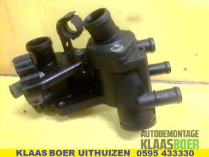 Gebruikte Thermostaathuis Volkswagen Golf IV (1J1) 1.6 16V Prijs € 30,00 Margeregeling aangeboden door Autodemontage Klaas Boer