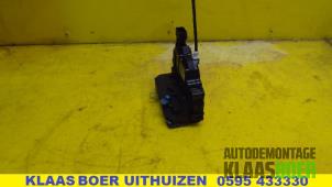 Gebruikte Centrale deurvergrendelingsmotor Fiat Grande Punto (199) 1.4 Prijs € 25,00 Margeregeling aangeboden door Autodemontage Klaas Boer